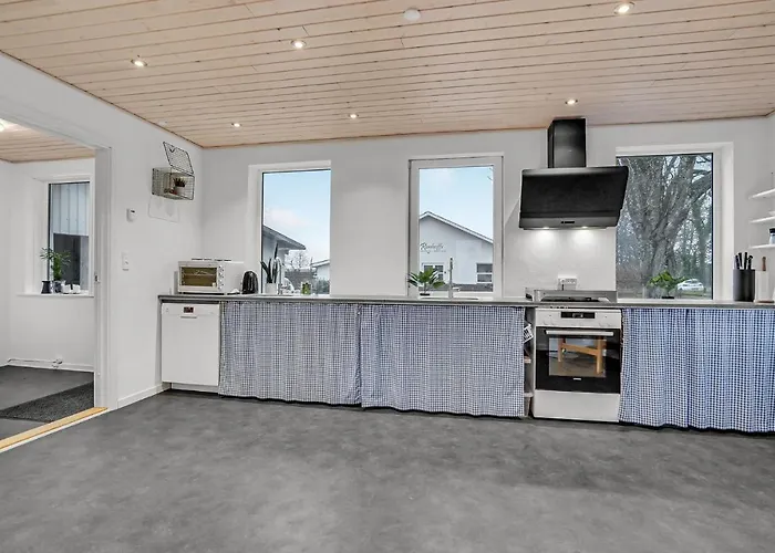 Pet friendly 2 Bedroom Stunning Apartment In Billund